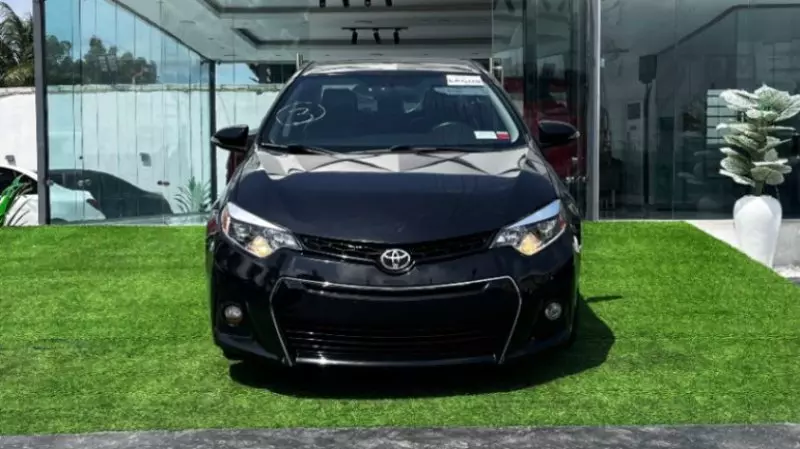 Toyota Camry   - 2016