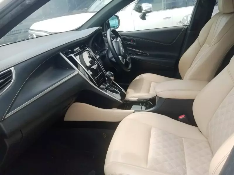 Toyota Harrier   - 2016