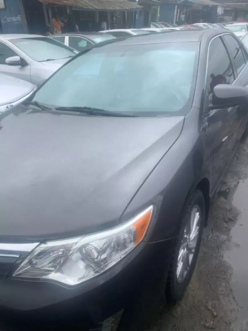 Toyota Camry   - 2014