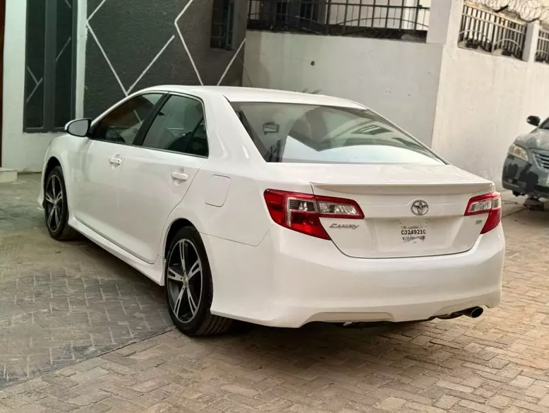Toyota Camry   - 2012