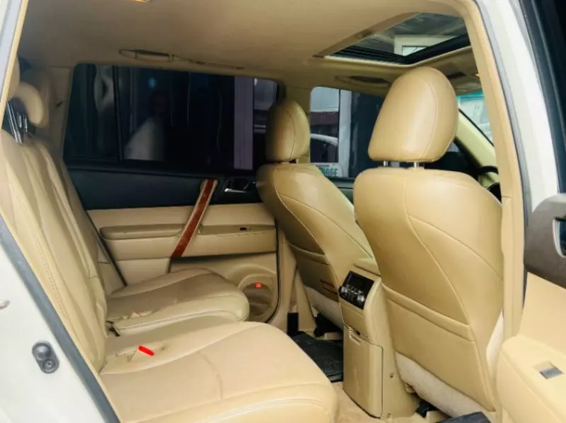 Toyota Highlander   - 2010