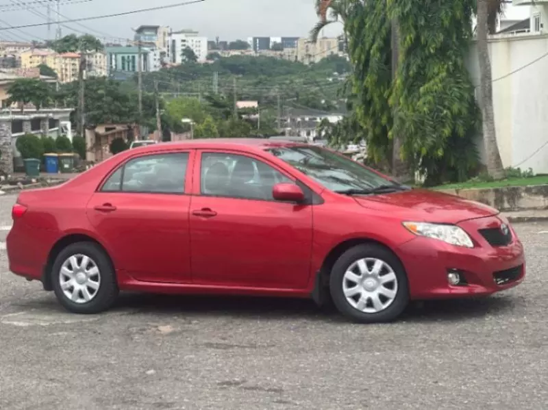 Toyota Corolla   - 2010