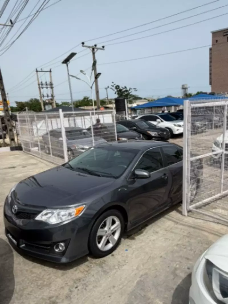 Toyota Camry   - 2012