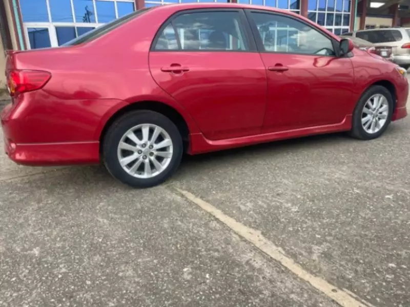 Toyota Corolla   - 2010