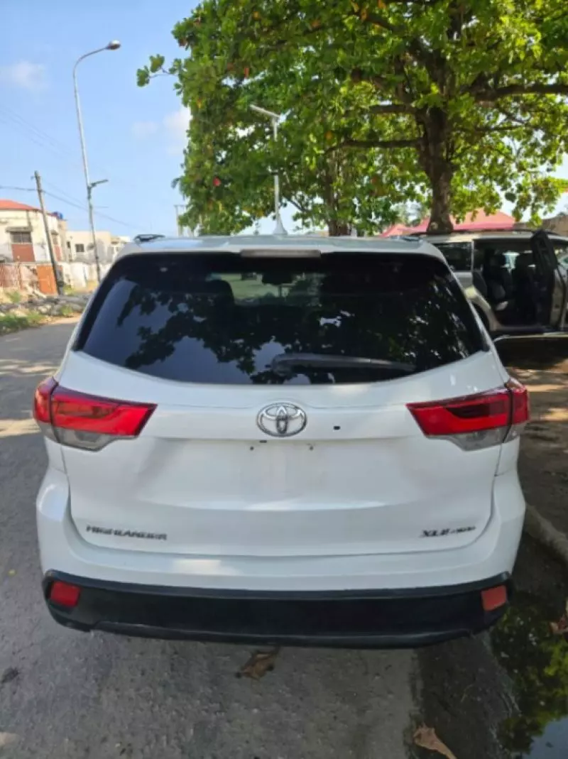 Toyota Highlander   - 2015