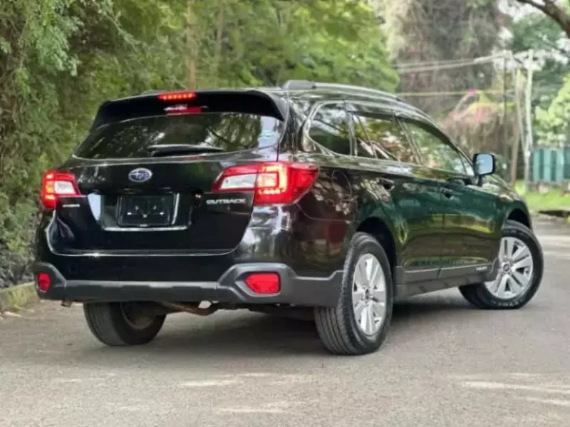 Subaru Outback   - 2017