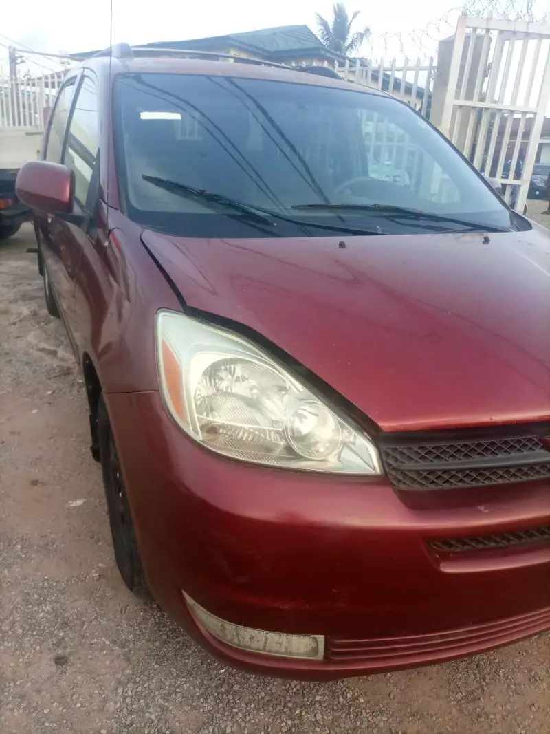 Toyota Sienna   - 2004
