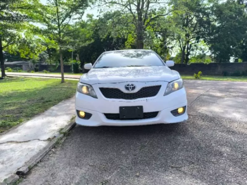 Toyota camry   - 2010