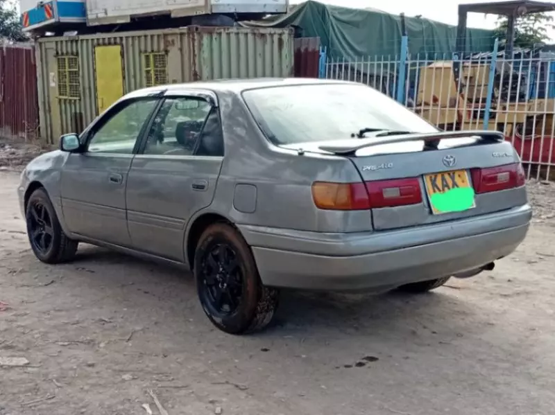 Toyota Premio    - 2000