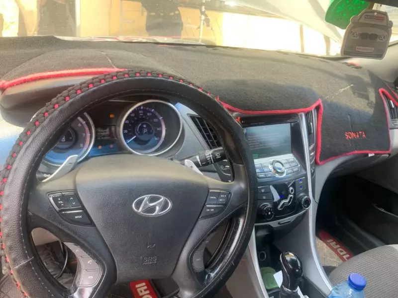 Hyundai Sonata   - 2011