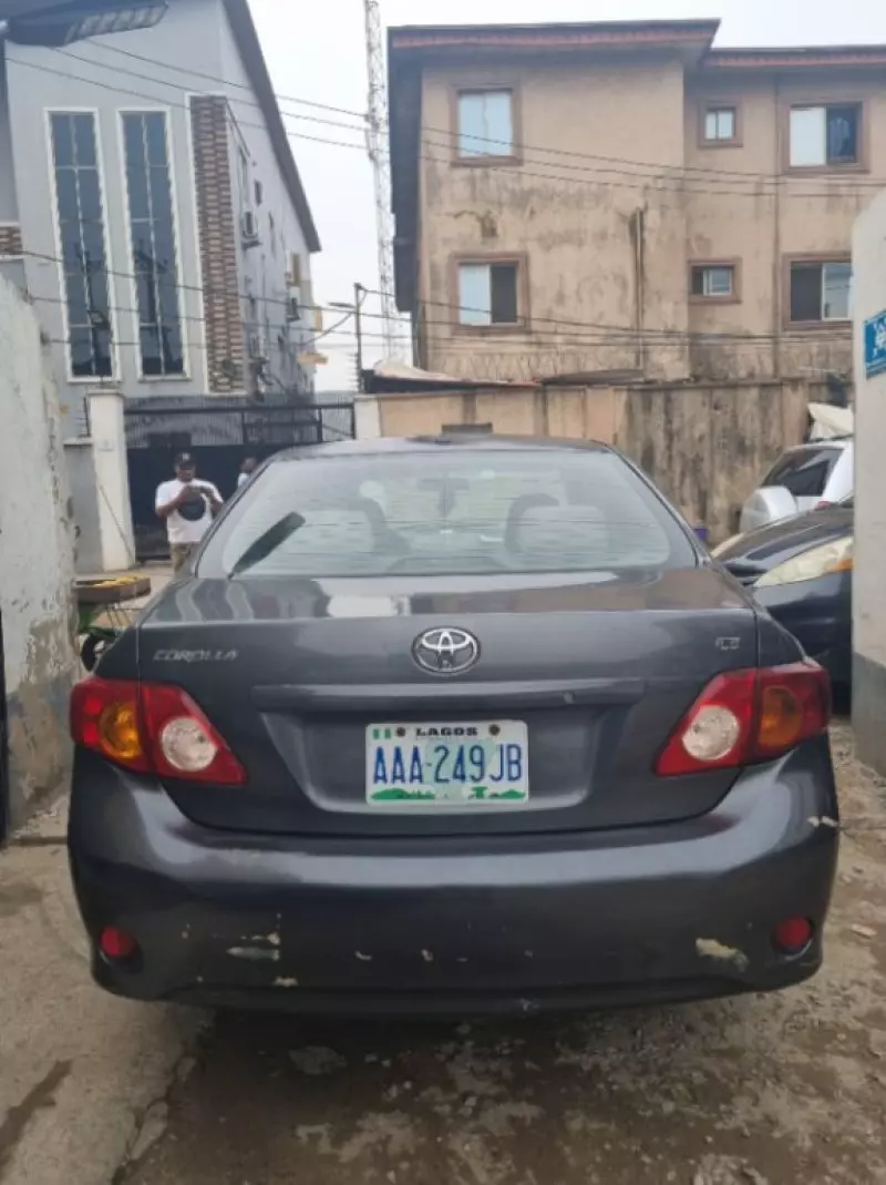 Toyota Corolla   - 2010