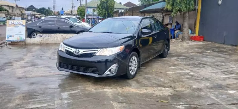 Toyota Camry   - 2013