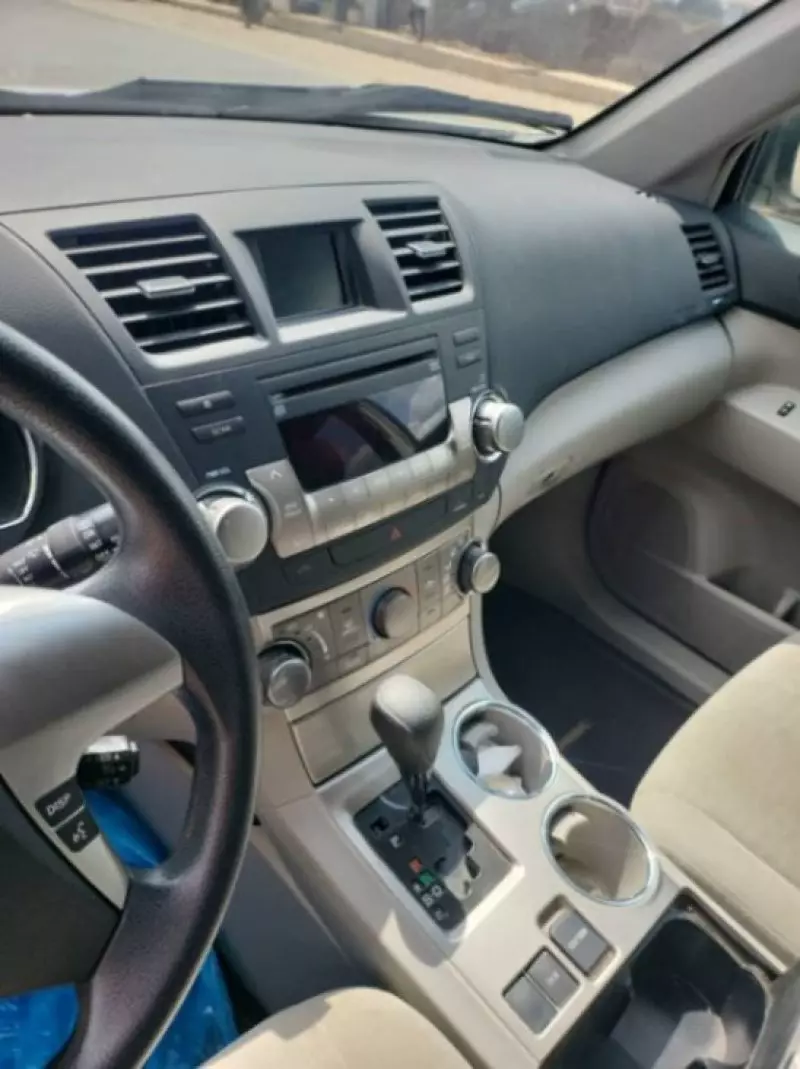 Toyota Highlander   - 2012