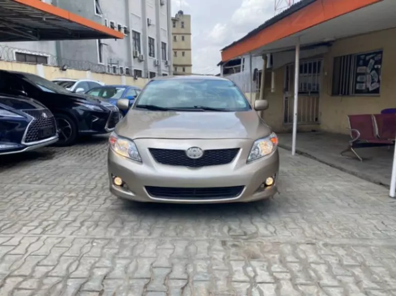 Toyota Corolla   - 2010