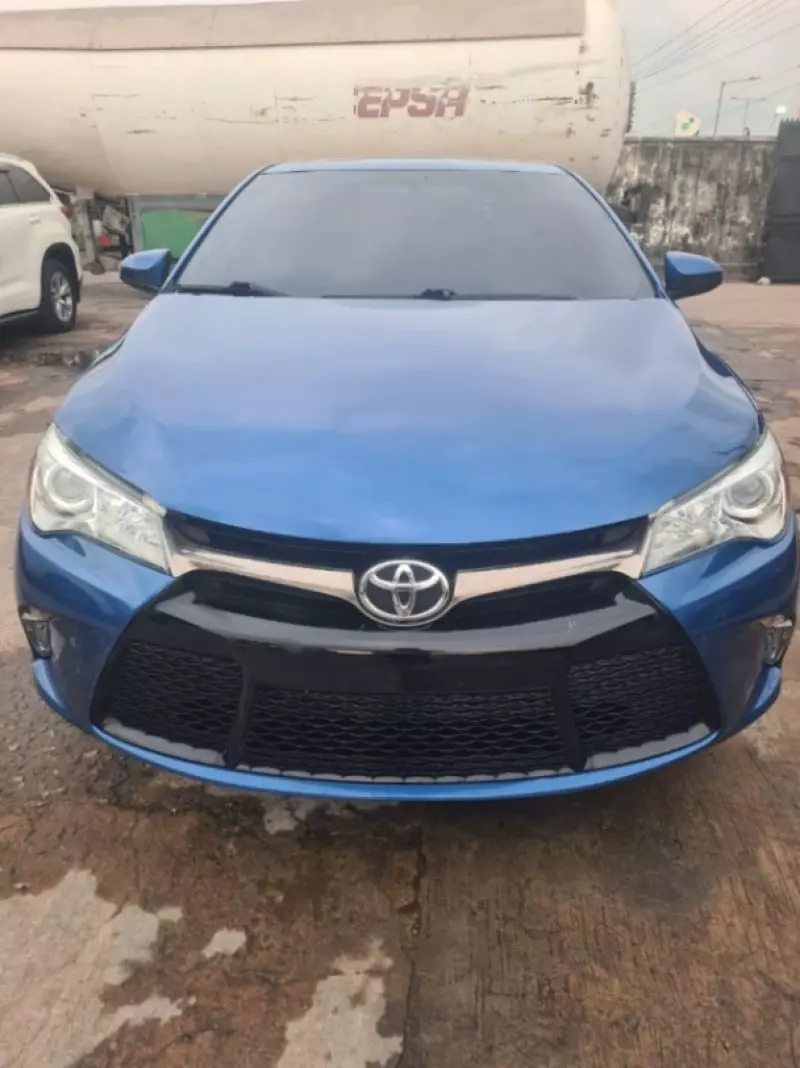 Toyota Camry   - 2016
