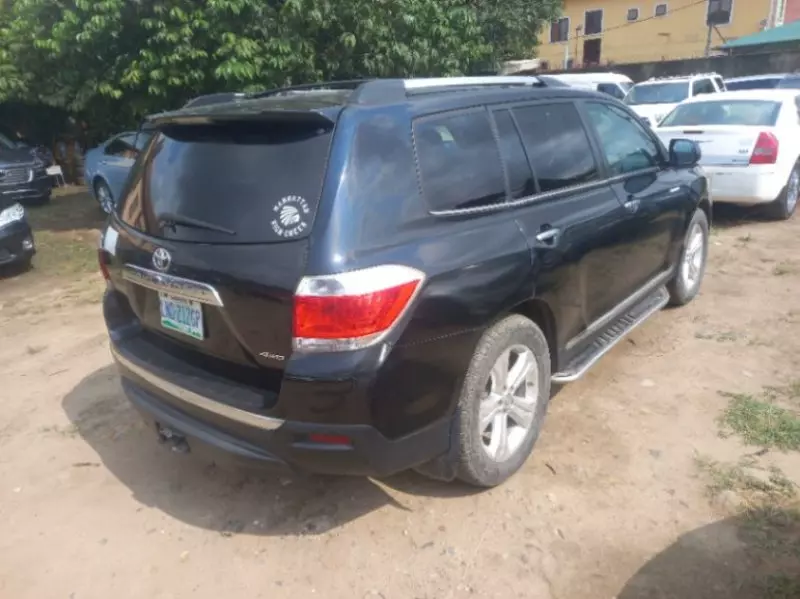 Toyota Highlander   - 2011