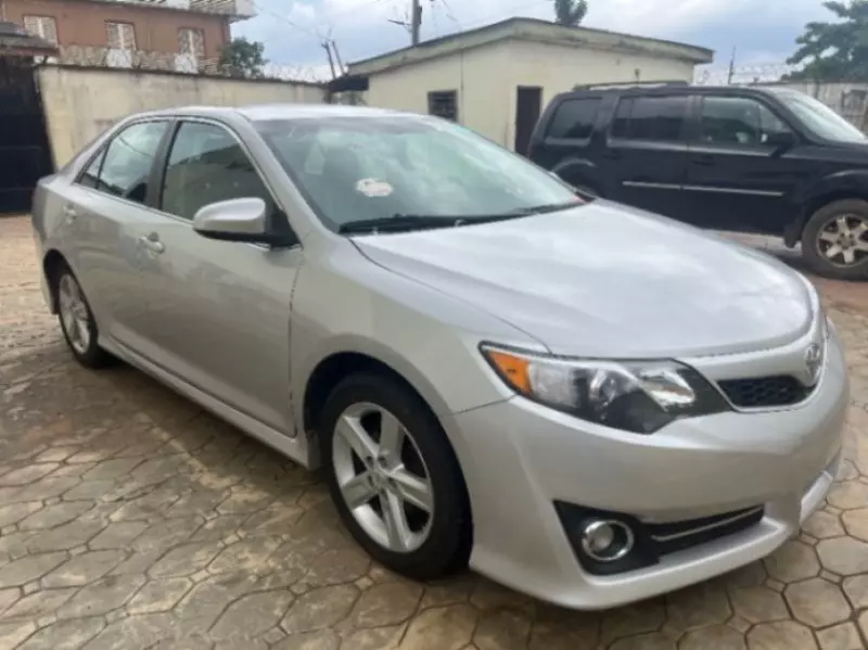 Toyota Camry   - 2012