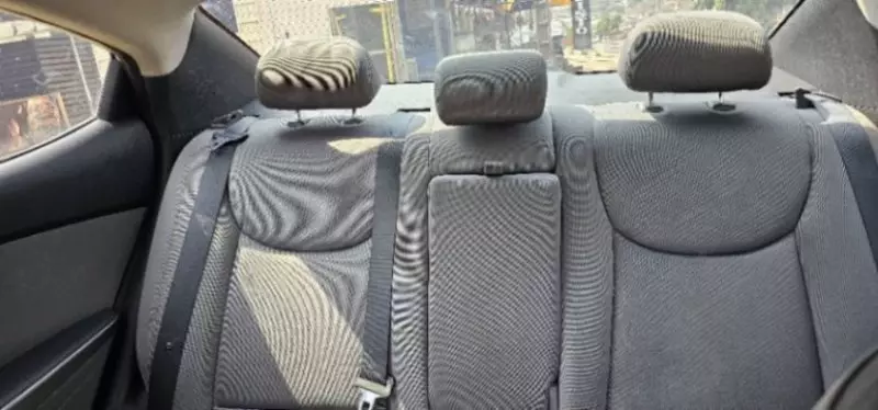 Hyundai Elantra   - 2011