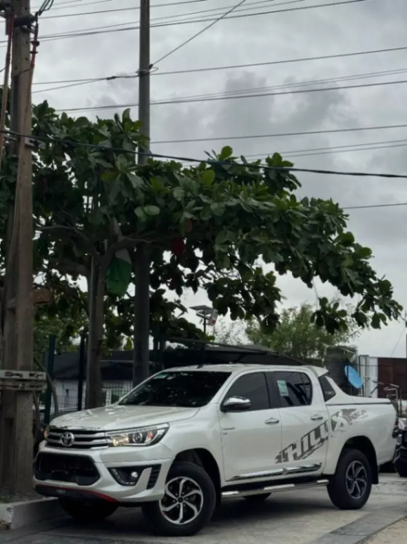 Toyota Hilux   - 2020