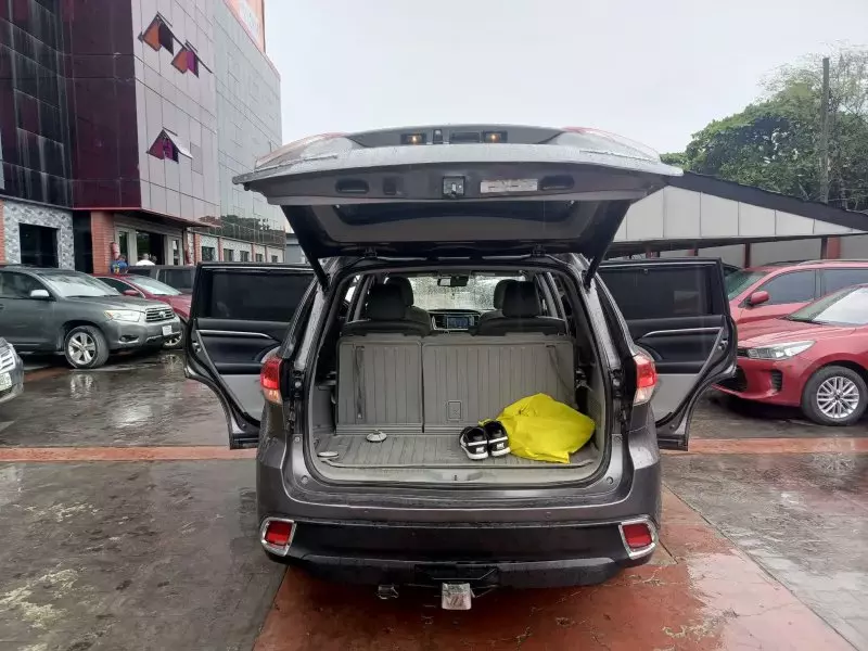 Toyota Highlander   - 2015