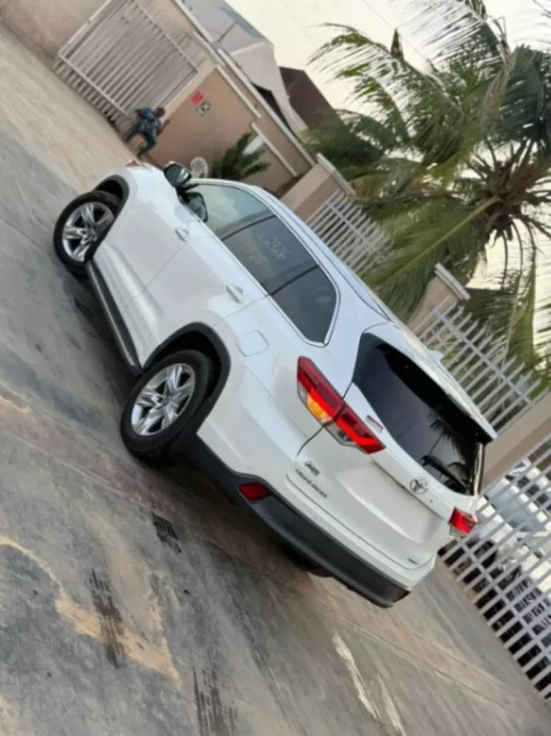 Toyota Highlander   - 2017