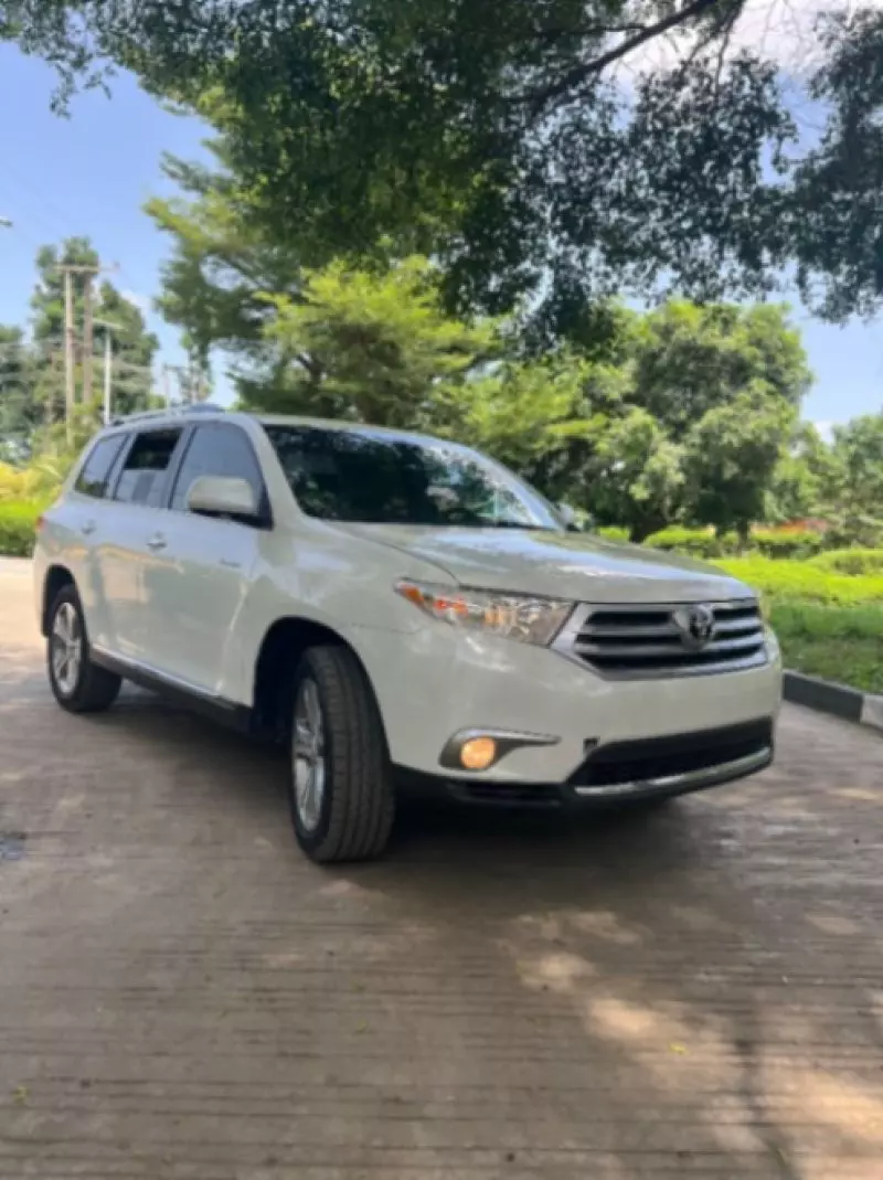 Toyota Highlander   - 2013
