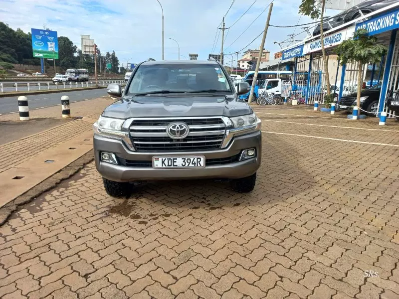 Toyota Land Cruiser V8   - 2012