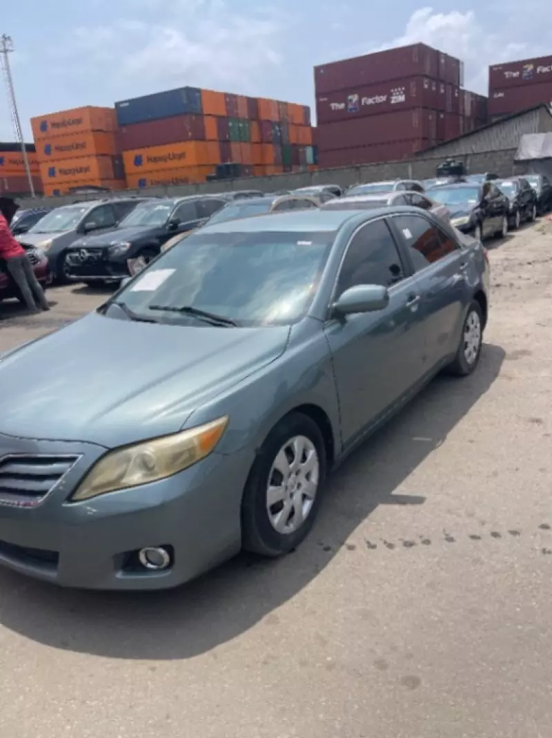 Toyota camry   - 2011