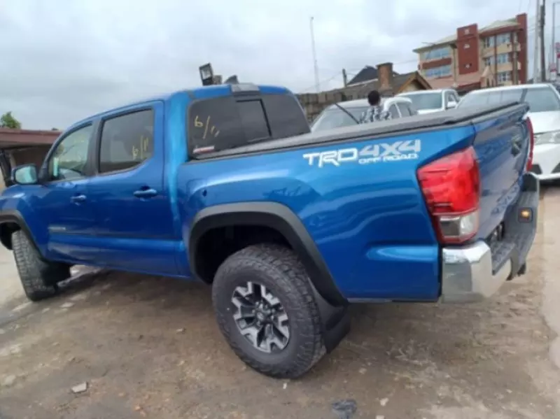 Toyota Tacoma   - 2017