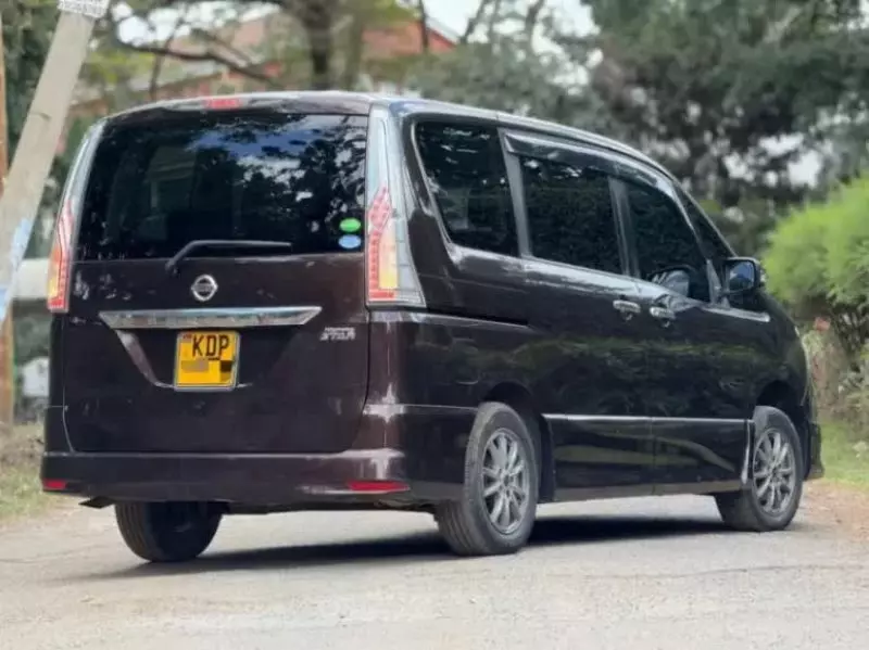 Nissan Serena Hybrid    - 2015