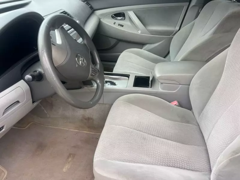 Toyota Camry   - 2010