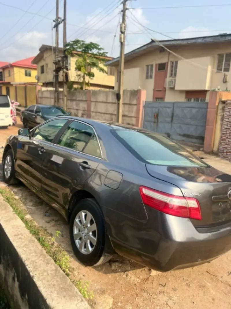 Toyota Camry   - 2009