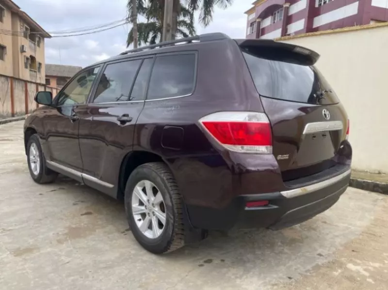 Toyota Highlander   - 2011