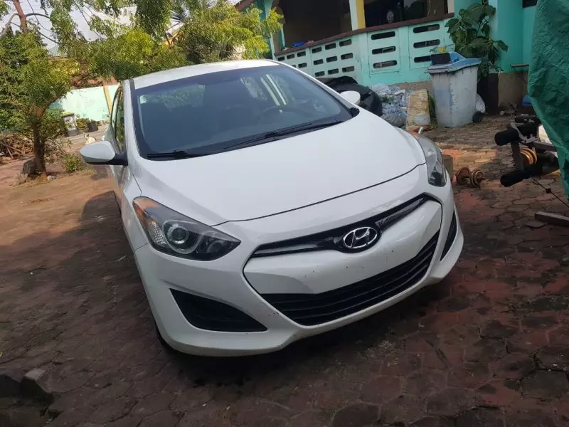 Hyundai Elantra   - 2015