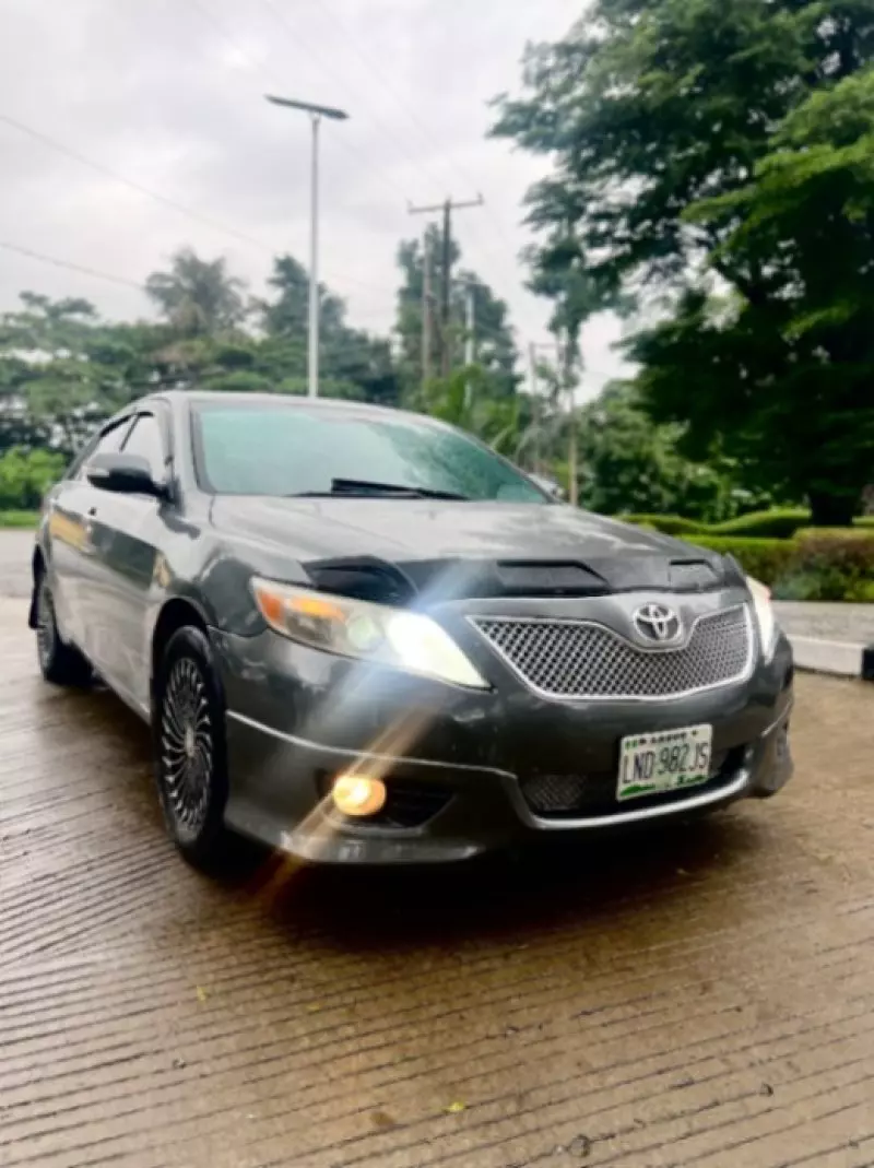 Toyota Camry   - 2011