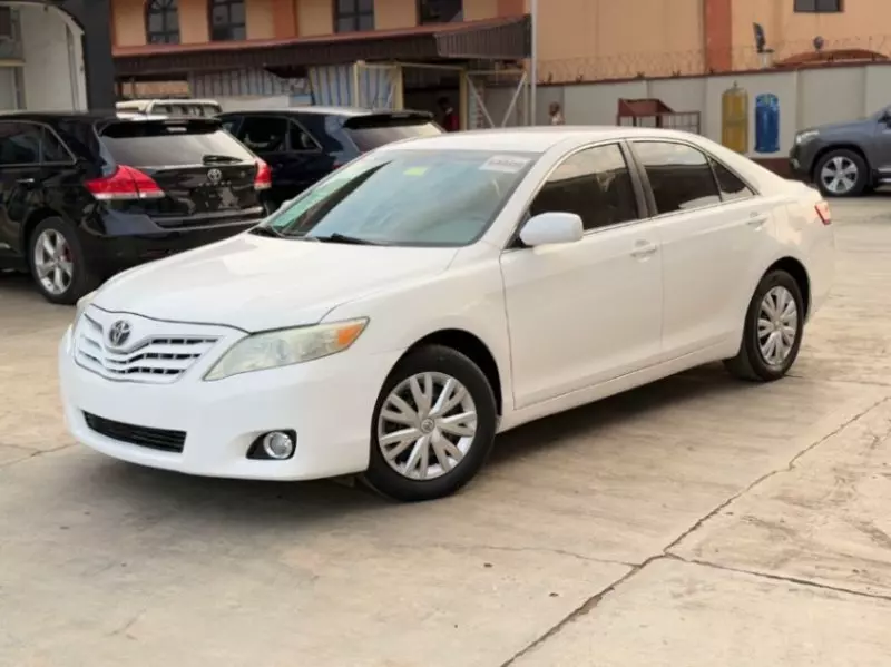 Toyota Camry   - 2010