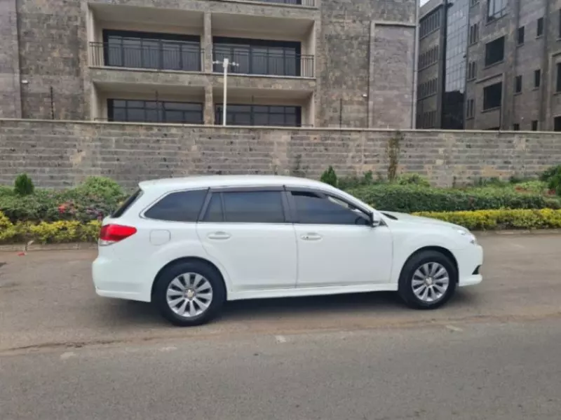 Subaru Legacy   - 2010