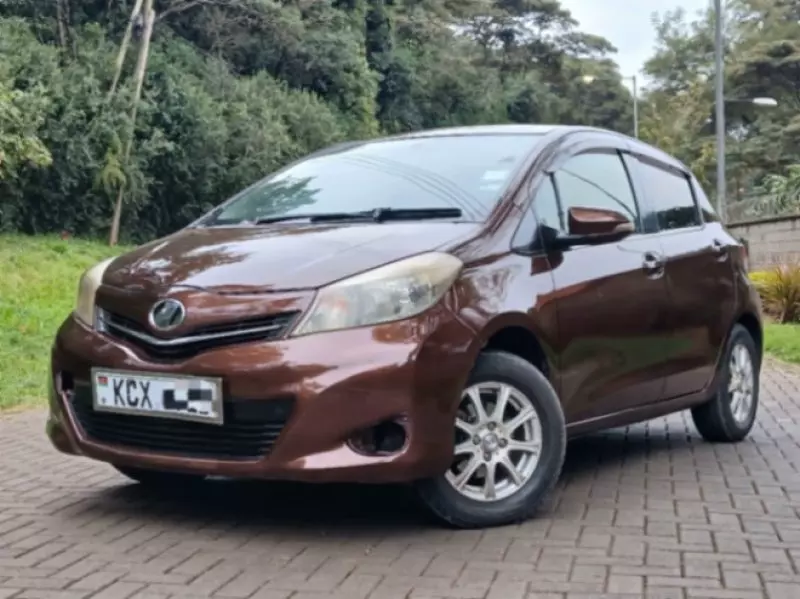Toyota Vitz   - 2012