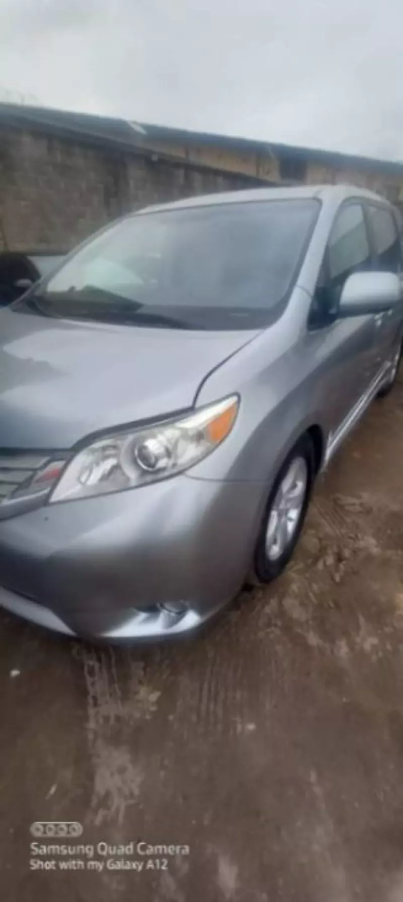 Toyota Sienna   - 2011