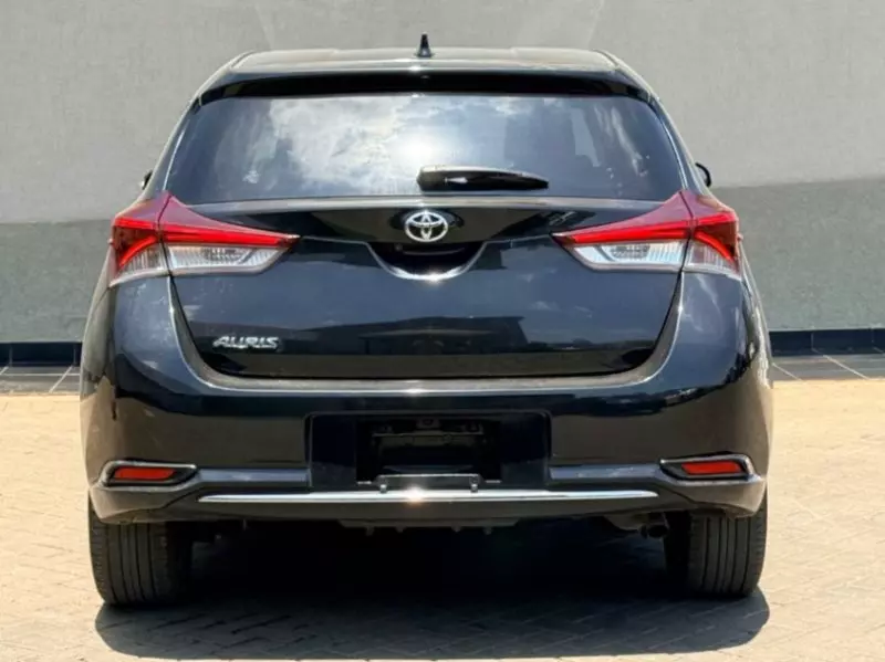 Toyota Auris   -