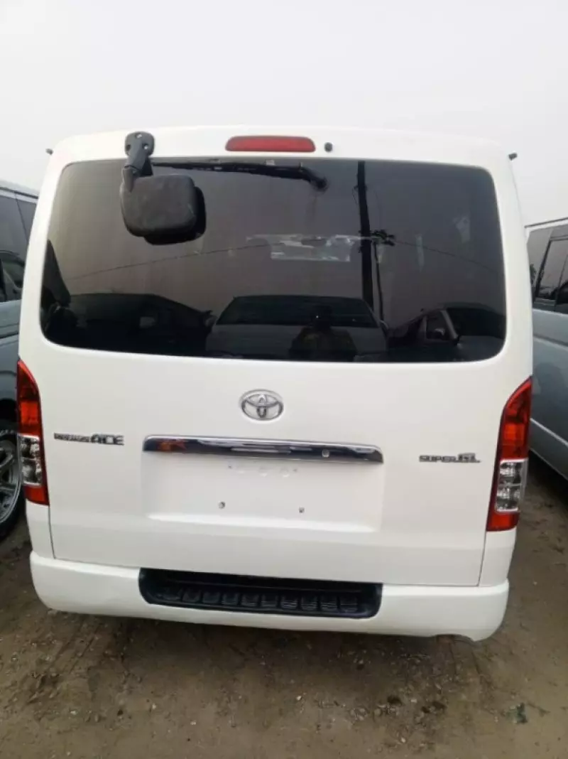Toyota Hiace - 2012