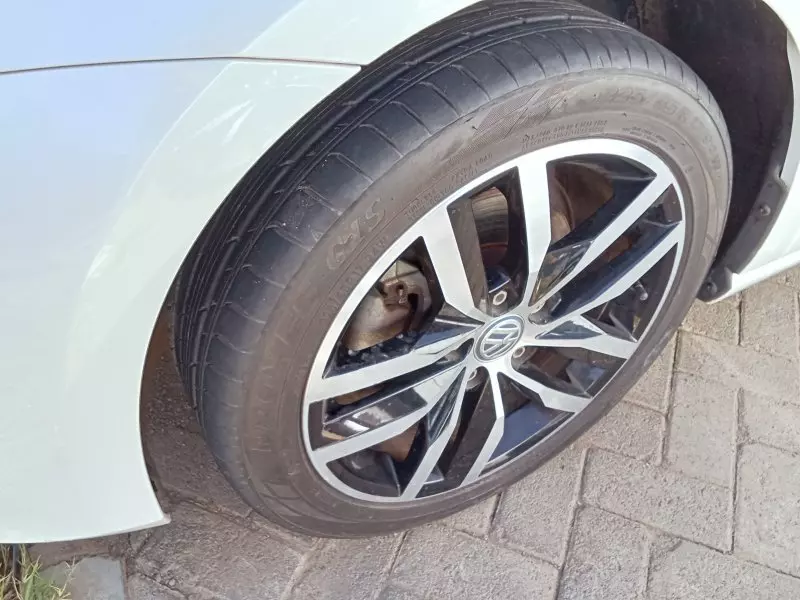 Volkswagen Golf   - 2017