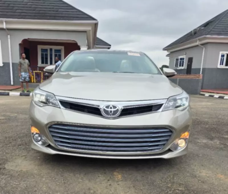 Toyota Avalon   - 2013