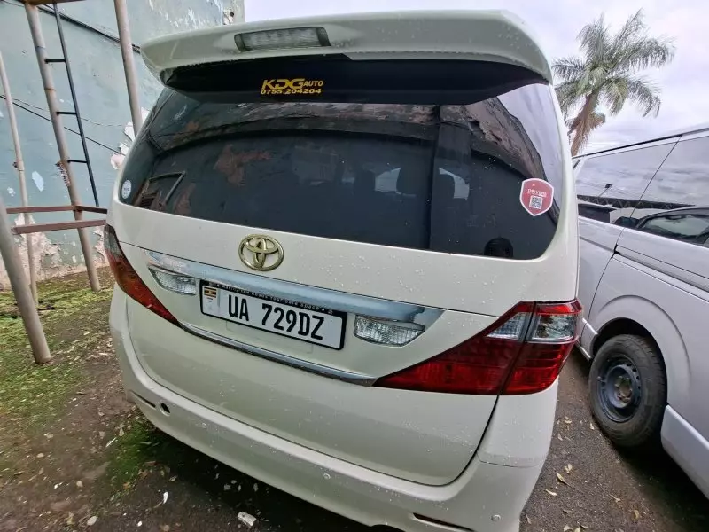 Toyota Alphard   - 2011