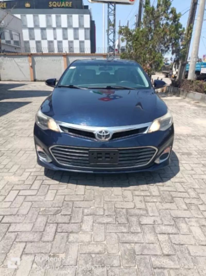 Toyota Avalon   - 2013