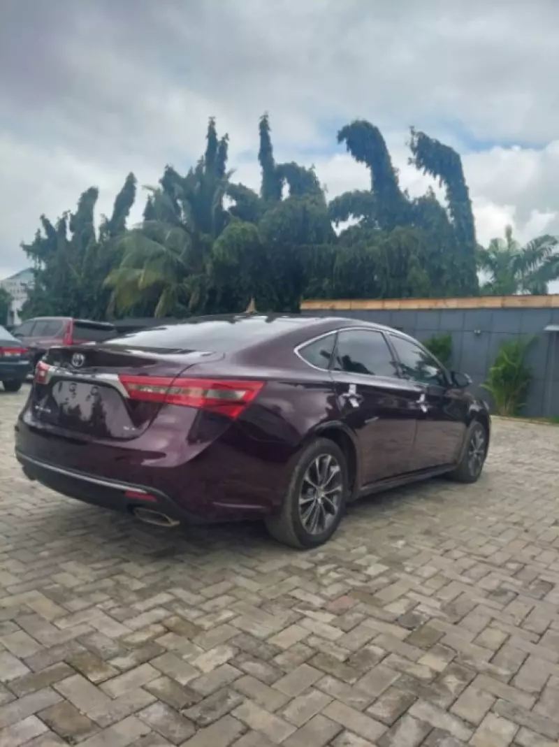 Toyota Avalon   - 2017