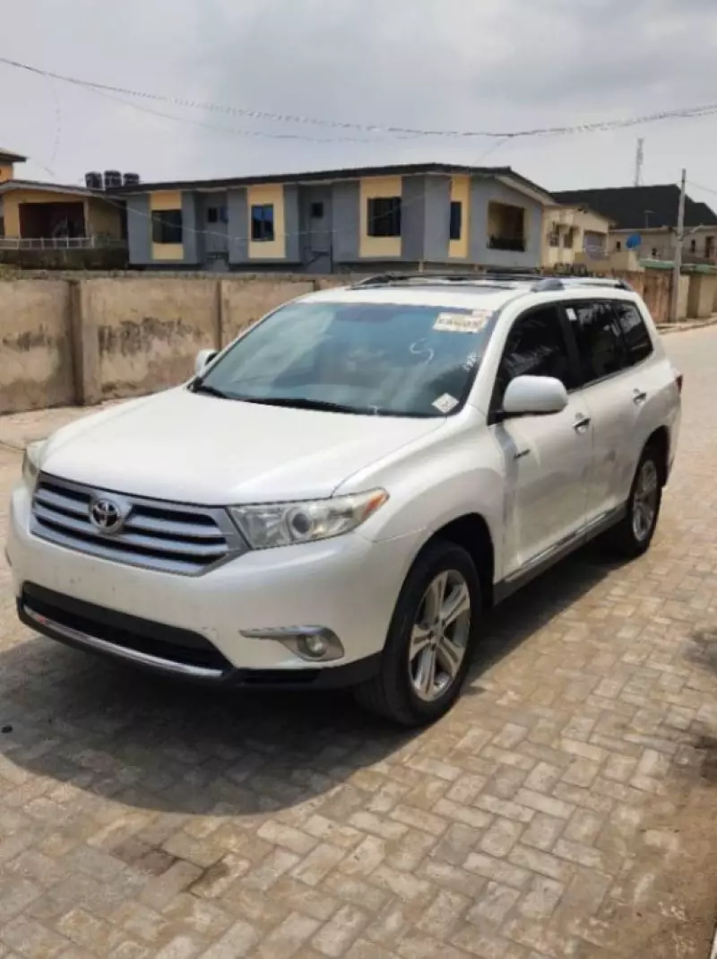 Toyota Highlander   - 2013