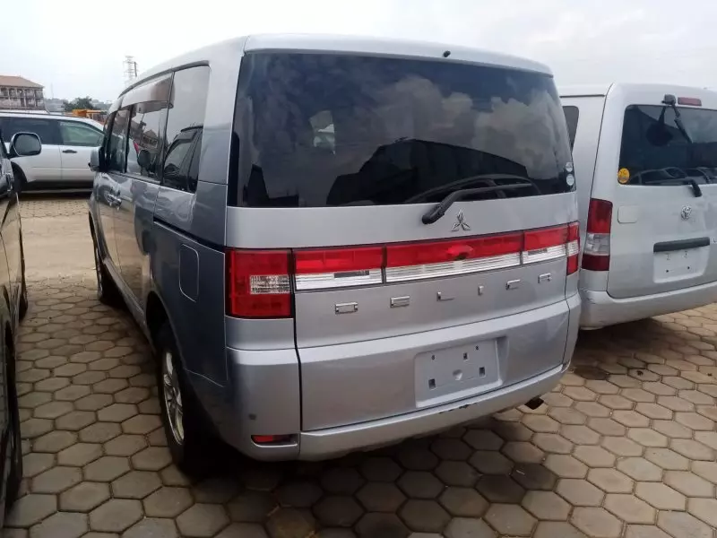 Mitsubishi Delica    - 2012