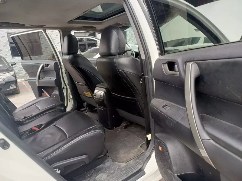 Toyota Highlander   - 2011