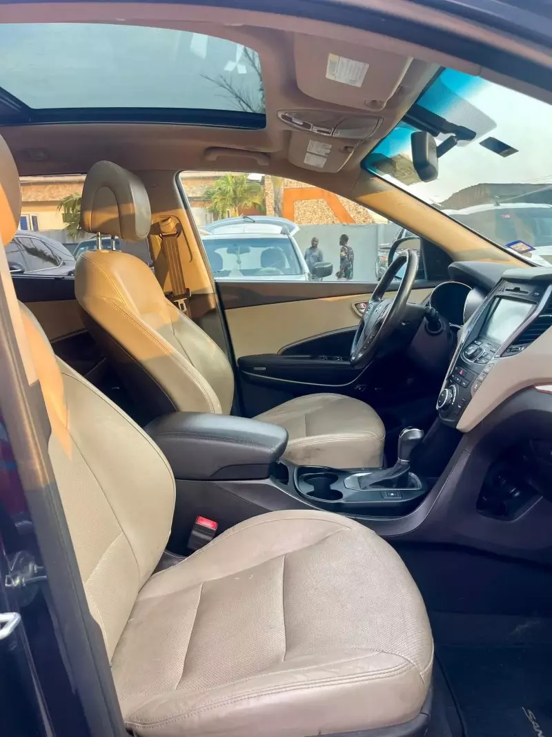 Hyundai Santa Fe   - 2015